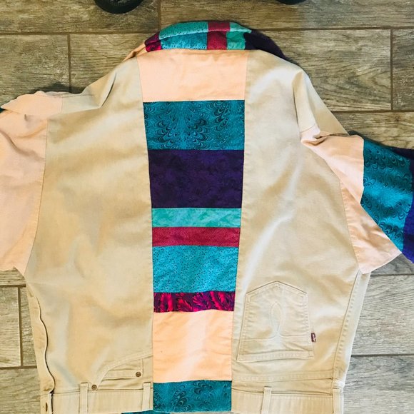 Large Quilted Levi's Jean Jacket - Picture 2 of 4